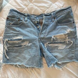 Levi Size 26 Shorts